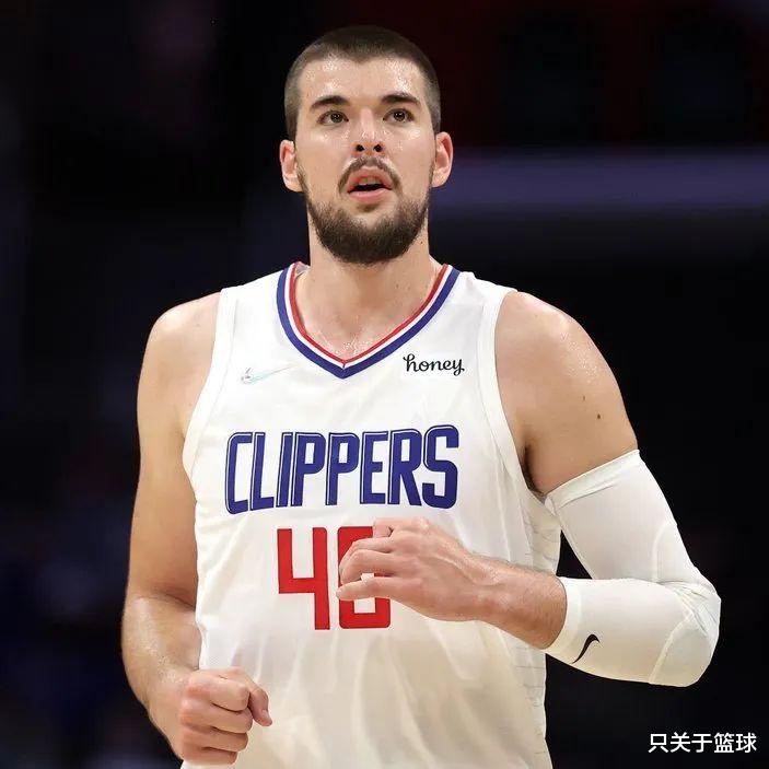 单场31分29篮板的中锋,是湖人白送给快船的