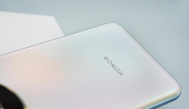 华为荣耀|喜欢荣耀手机但别乱选，这四款才是真正的“香饽饽”