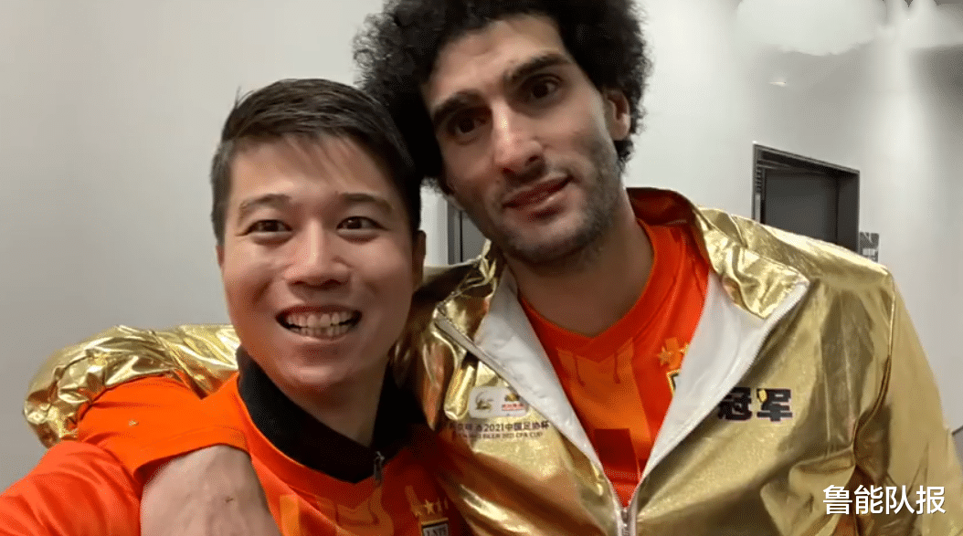 保安|太拼了！球迷为现场见证泰山队夺冠，应聘保安完成心愿