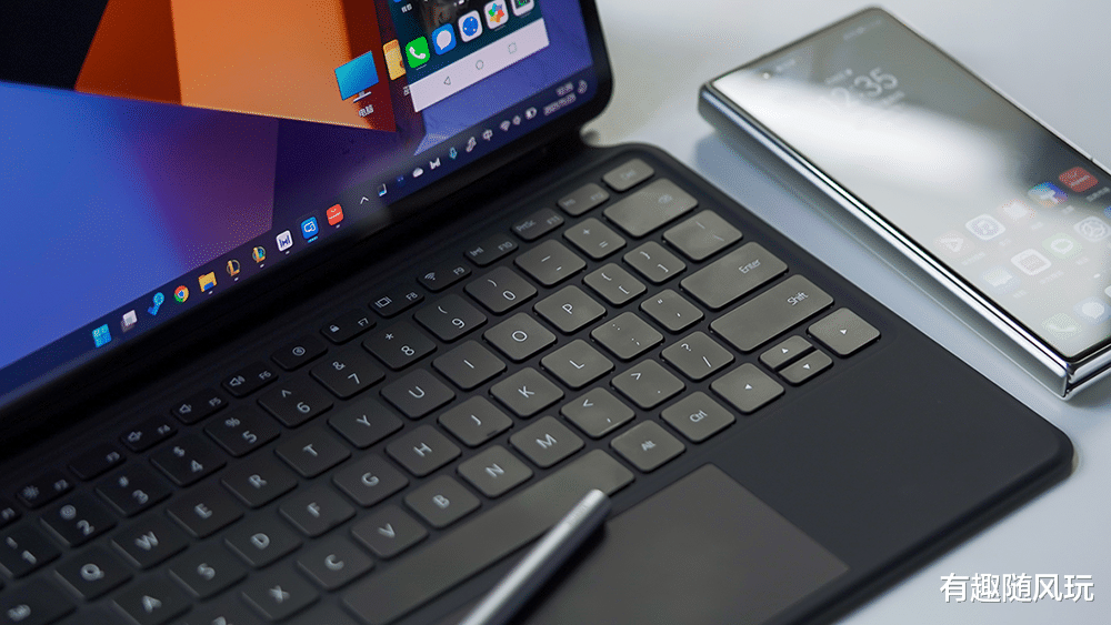 键盘|华为MateBook E+悦滑键盘，随时随地“膝”上办公
