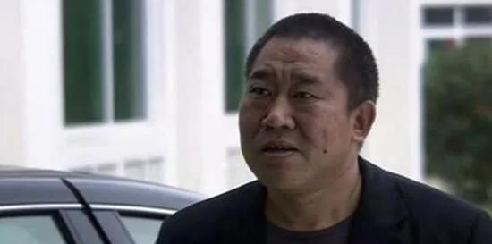 潘长江|娱乐圈这8位男星，自己长相一般，娶的老婆却都如花似玉