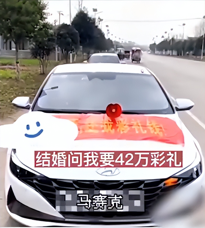 女子离婚后拒退35万彩礼,被法院列入失信人名单,前夫索要近一年