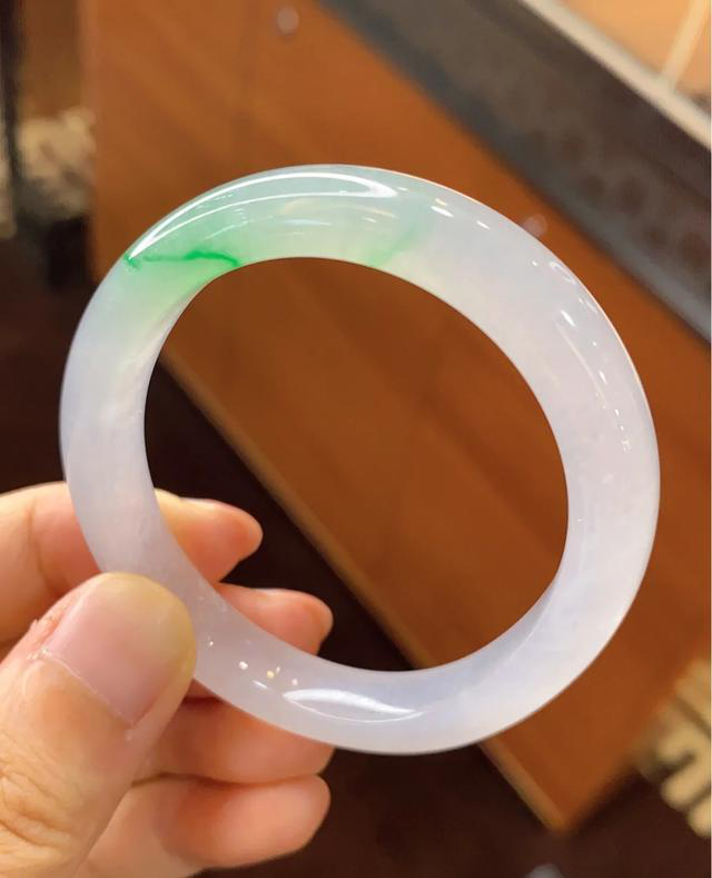 玉雕|你的翡翠手镯到底值多少钱?5分钟弄懂翡翠手镯价格!