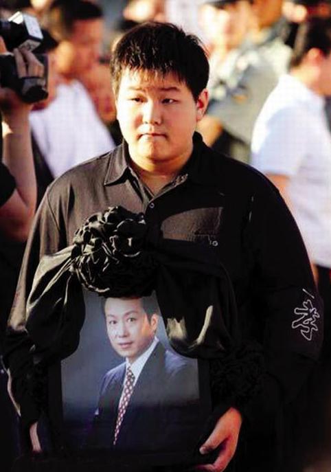 罗京|罗京去世13年，妻子带着儿子改嫁富商，母亲为何至今不知其死讯？