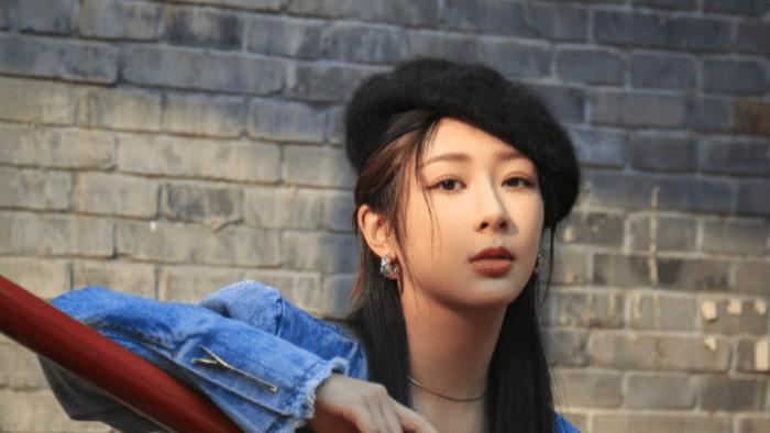 杨紫|30岁杨紫直播被截图，失去工作室的精修待遇，这磨皮是认真的吗？