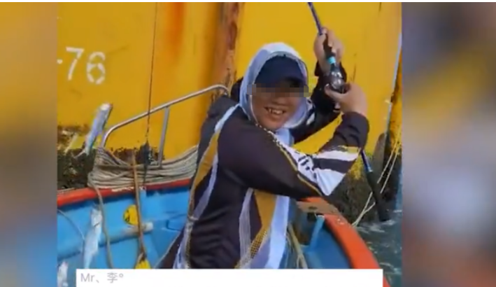 广东，一名男子去海钓，结果意外钓起来一条“怪鱼”，嘴巴像鸟一样尖