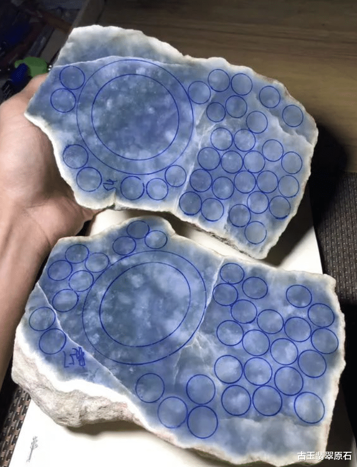 翡翠|30万买进的一块料子，切开的那一刻我就知道必涨无疑，成品更是惊艳众人！