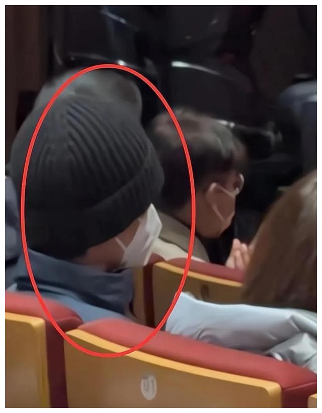 王一博和赖声川夫妇一起看话剧，这是作品上映不了靠捆绑？