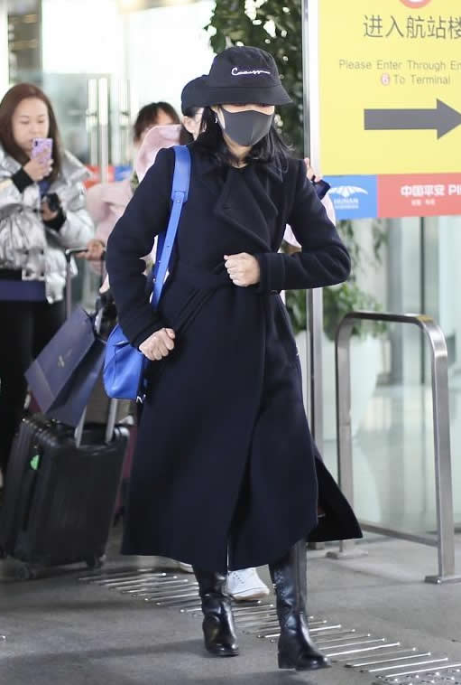 西装 周涛穿白色西装清爽时尚优雅大气显年轻，不老女神当之无愧