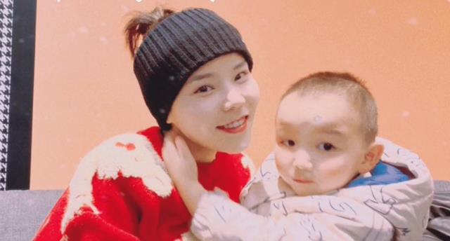 杜新枝|杜新枝带货4小时豪赚10W,喝5块钱矿泉水,网友:姚策喝过吗?