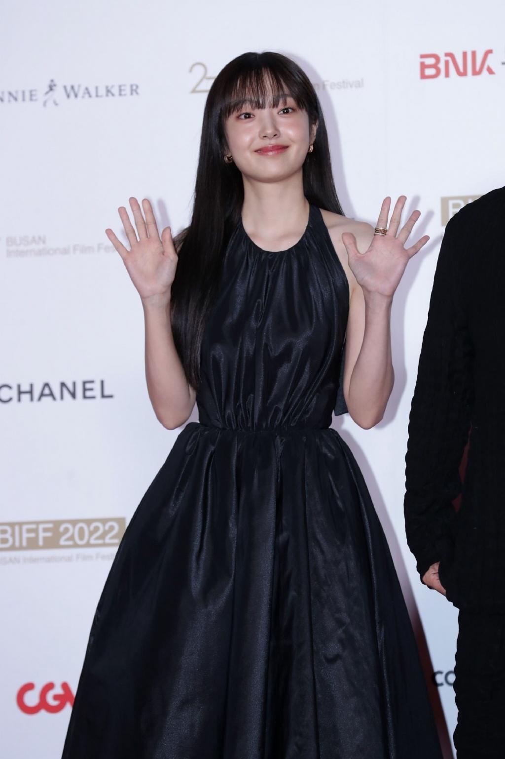 梁朝伟|韩国最重要的电影节红毯，有人出糗有人惊艳