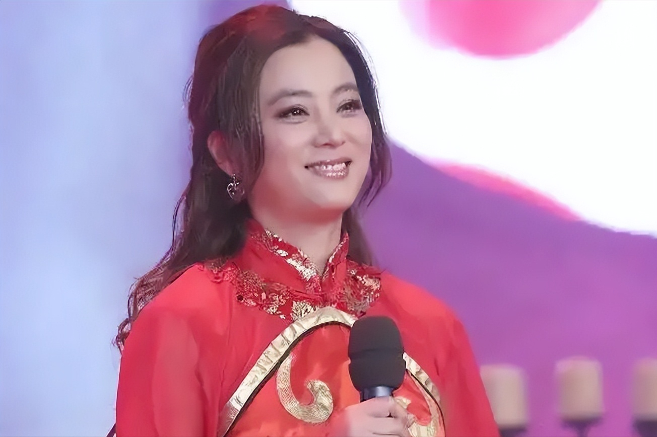 刘亦菲|李玲玉唱着“甜歌”,过着 咸苦人生,因离婚抑郁,嫁老外分居11年