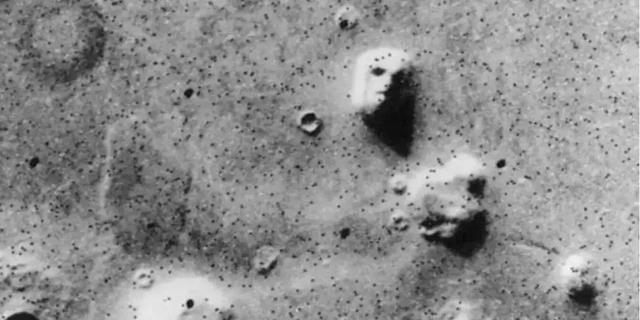 火星上的“门”?好奇号在崖壁上发现一扇门:高清拼接地形图来了