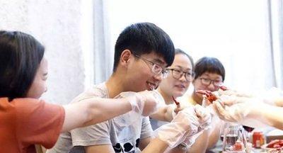 聚会|参加同学聚会,一张“阶层表”被流出,狠狠打脸了“读书无用论”