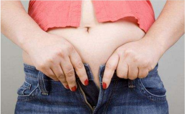 养生|女人身体这两处，常用生姜擦一擦，有助排湿气，大肚腩悄悄说拜拜