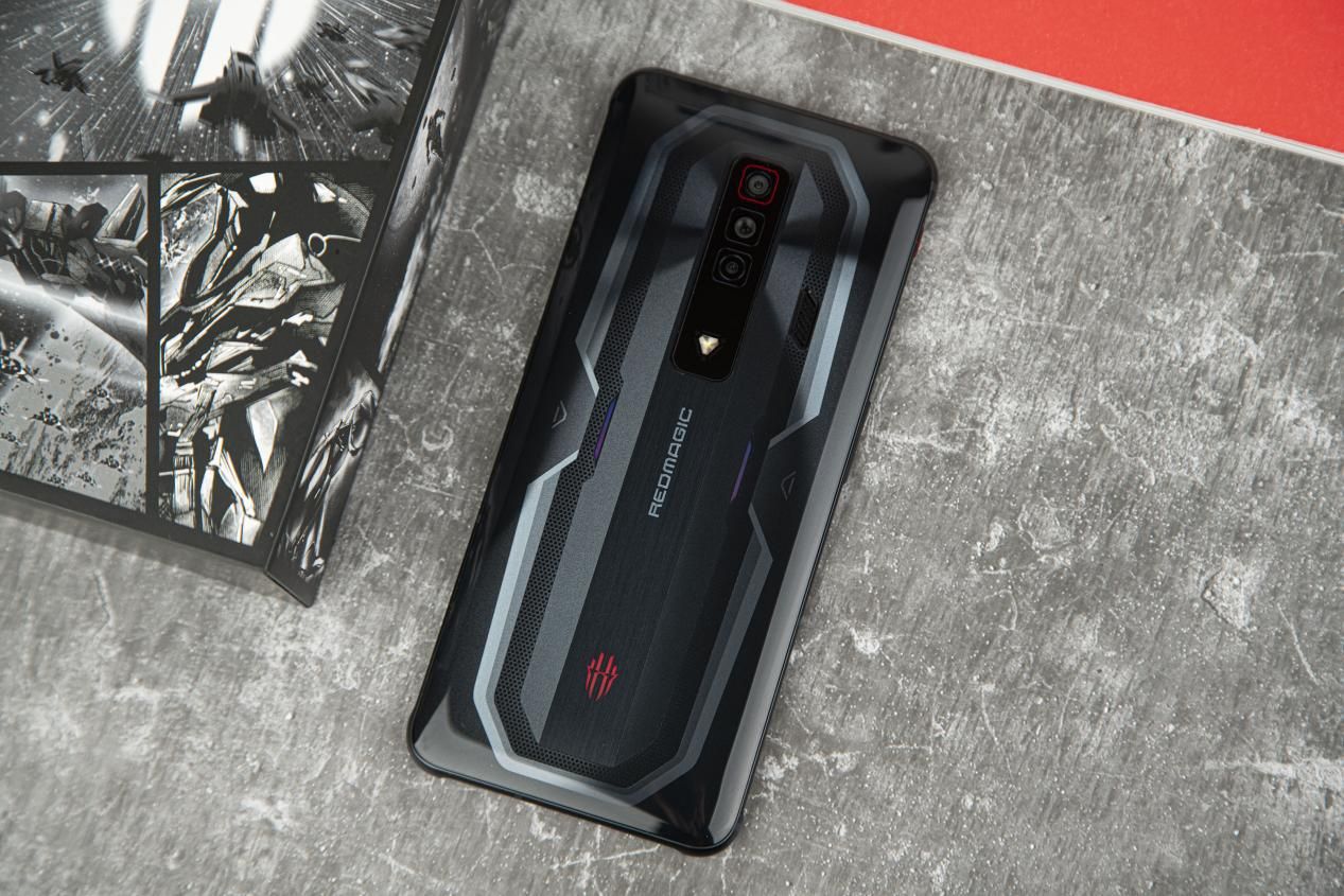 游戏手机|多重散热发挥新骁龙8全部实力 热门游戏全部满帧 红魔7游戏手机评测