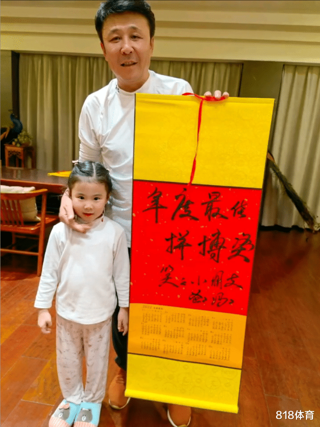 吴佩慈|教养! 王楠巨富老公探班6岁女儿, 见笑笑午饭只打1份土豆心疼: 太实在了