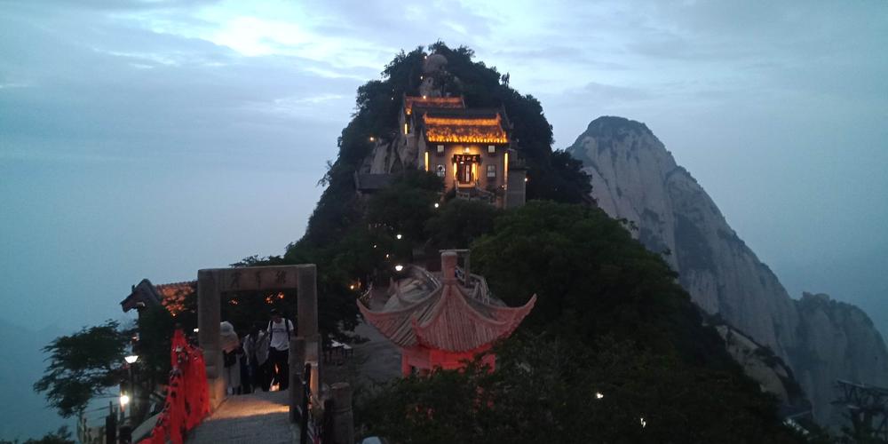楼外楼|夜爬华山有什么特别需要注意的