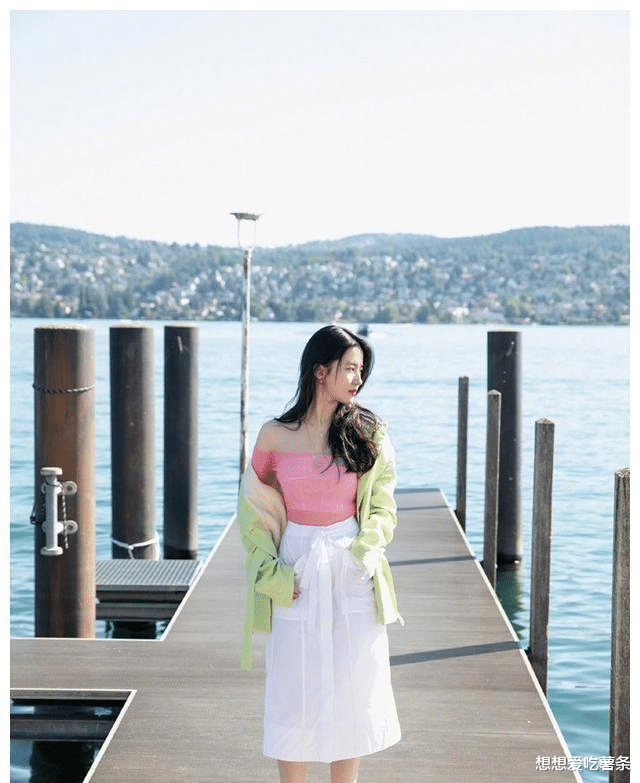 刘亦菲|刘亦菲早期舞台照曝光，没婴儿肥和双下巴，精致五官美得让人心醉