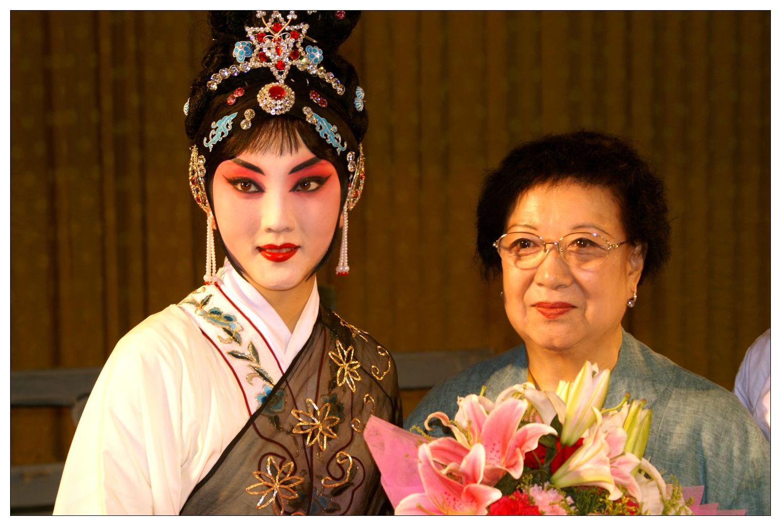 柳岩|京剧大师杜近芳：喊医学家丈夫“小哥”，浪漫的婚姻竟有泪