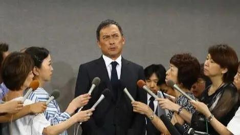 想见你|渡边谦再次跟小三结婚？长女杏远渡法国，新后妈只比她大5岁