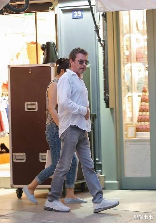 姜昆|巩俐私下素颜太真实了,皱纹明显眉毛剩一半,一身土味像普通大妈