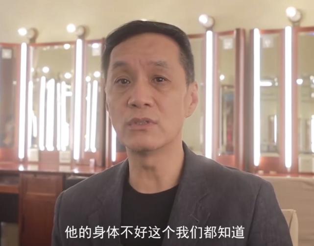 宋祖儿|任鸣院长去世，众演员半鞠躬掩面哭泣，冯远征透露抢救细节