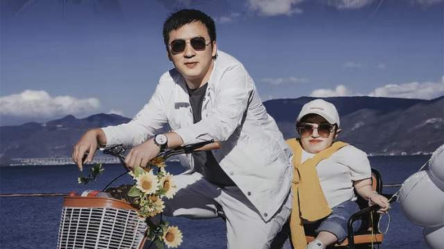 官宣|恭喜！0.8米网红李喜梅官宣恋情，男友高大帅气，目前身家千万