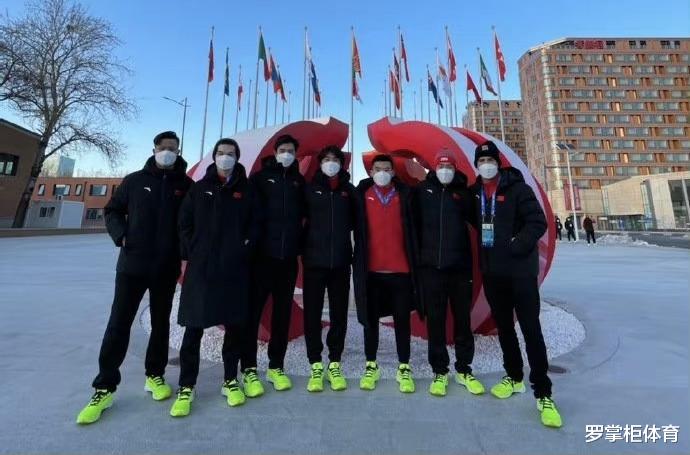 冰球|太狠了！归化球员可耻吗？中国冰球队11名归化，有人中文名都没有
