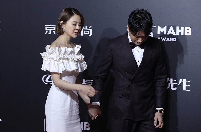 关悦|佟大为真是太有福气了,关悦不仅长得好看身材也挺好,穿白裙真美