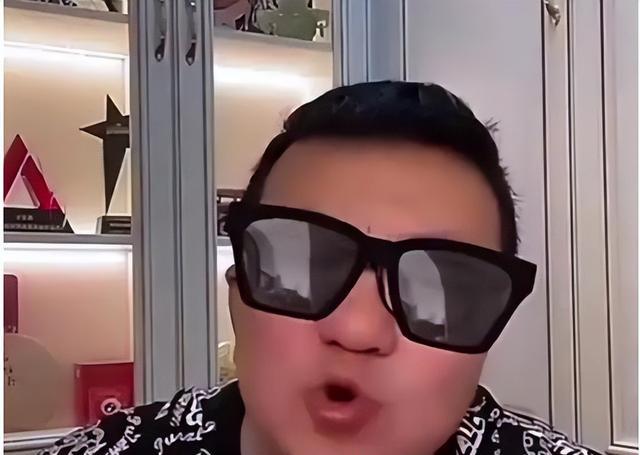 国足|董路征集国足12强赛网络热词，董卓引战，球盲滚蛋。黄健翔发话了