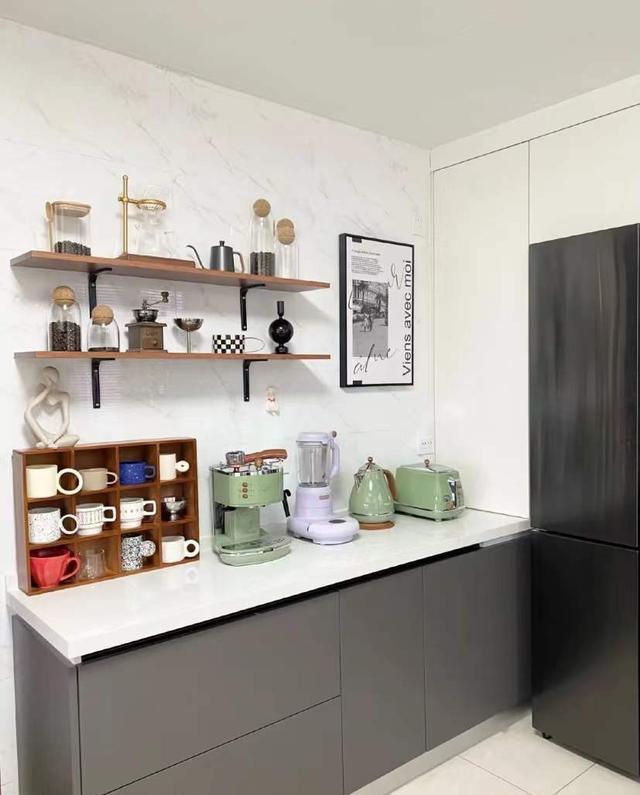 发现一对90后夫妇家的装修，那叫一个高级，拍照给大家看看