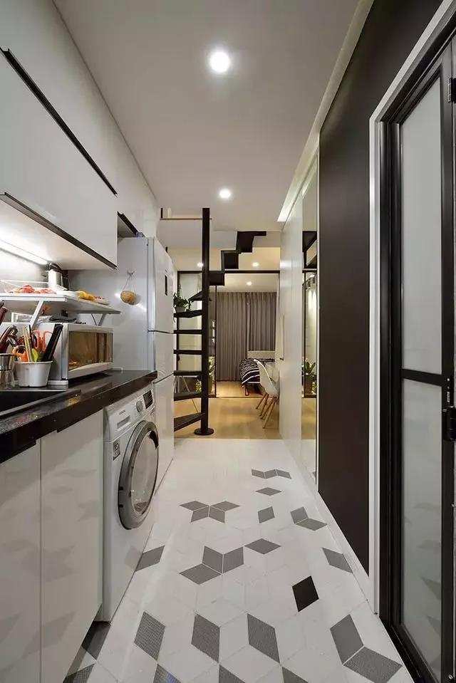 她坚持买下48㎡顶楼老房,改造后一室变三室,选择太明智了!