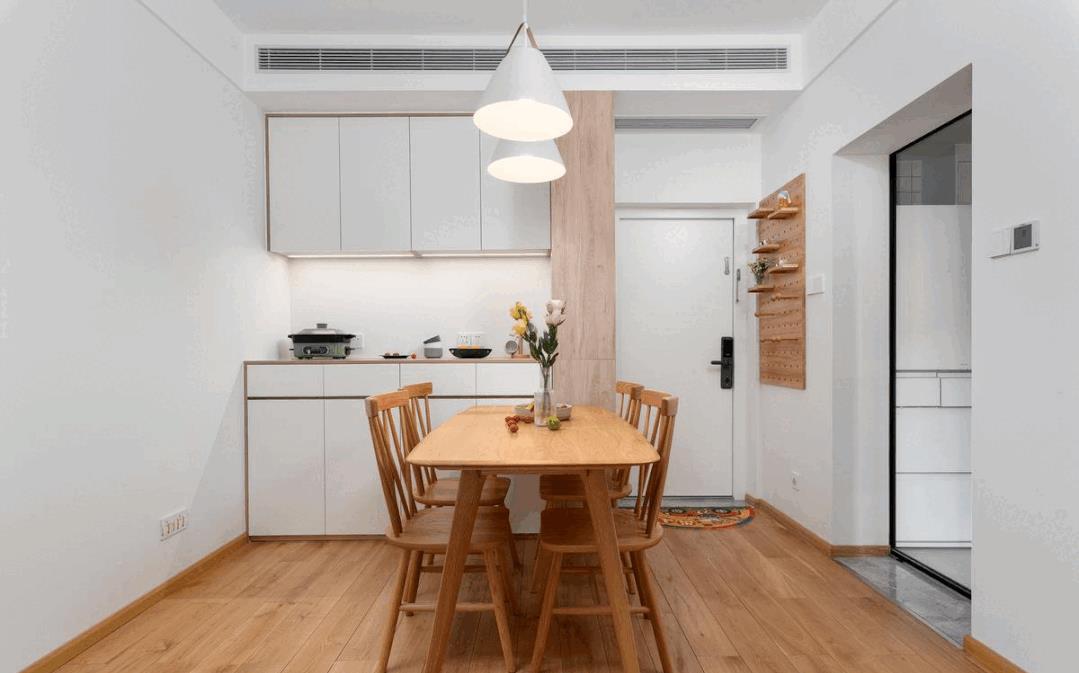 这位女主很有远见，坚持全屋打满柜子，效果不是一般的实用大气！