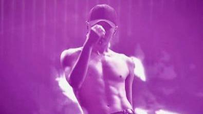 张艺兴|张艺兴演唱会展示完美肌肉，身材匀称富有美感，网友超爱自律明星