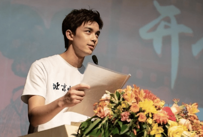 宋祖儿|北电18级毕业答辩线上进行，秦牛正威钟丽丽等现身，宋祖儿神情紧张