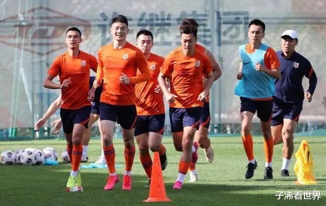 中超|上午9点! 权威媒体做出争议报道: 中超双冠王遭质疑, 球迷吐槽声一片