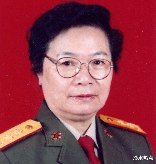 最高军衔家庭:她是中国首位女中将,丈夫是上将,父亲是元帅