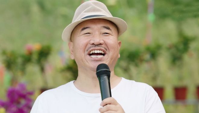 王小利|王小利多喝了两杯,来到赵本山的办公室:师父,我要给你提意见!