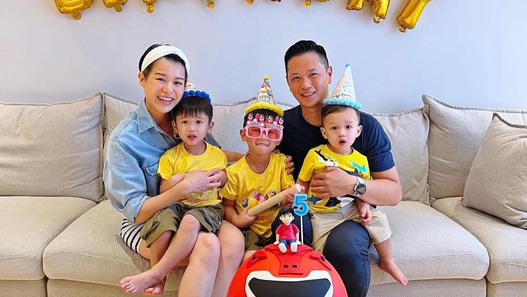 胡杏儿|胡杏儿老公晒全家福为大儿子庆生，5岁奕霆可爱卖萌，仨儿子都帅
