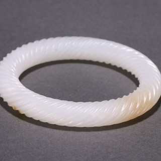 |回流 和田玉螺纹手镯