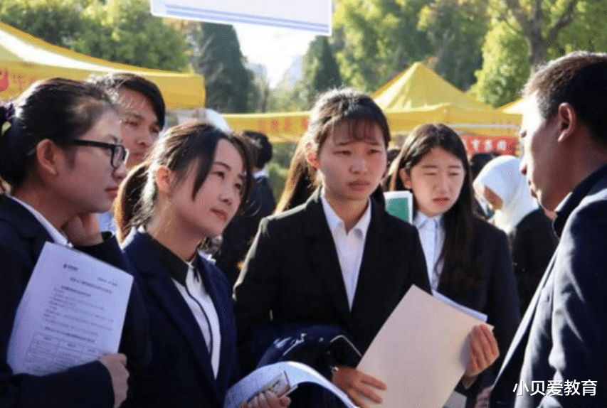 求职|“配药员都要硕士了!”毕业三年二本生都在忙一件事,忙着转行