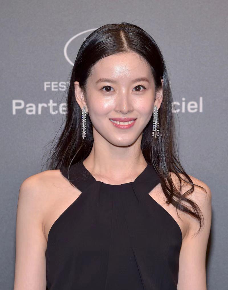 章泽天|章泽天老太快！现身聚会憔悴得不像话，打扮老成真不像90后