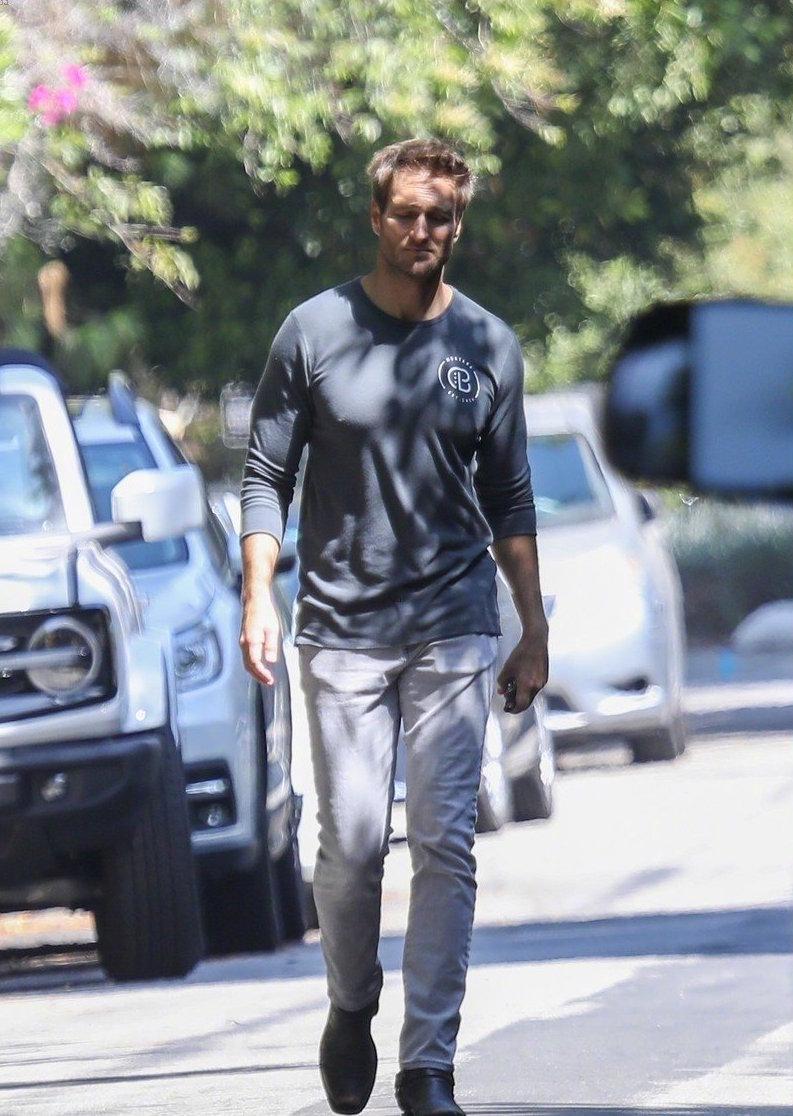 詹妮弗|本妮弗蜜月变带娃暑期游，大本黑眼圈明显，中年人的爱情甜蜜也累