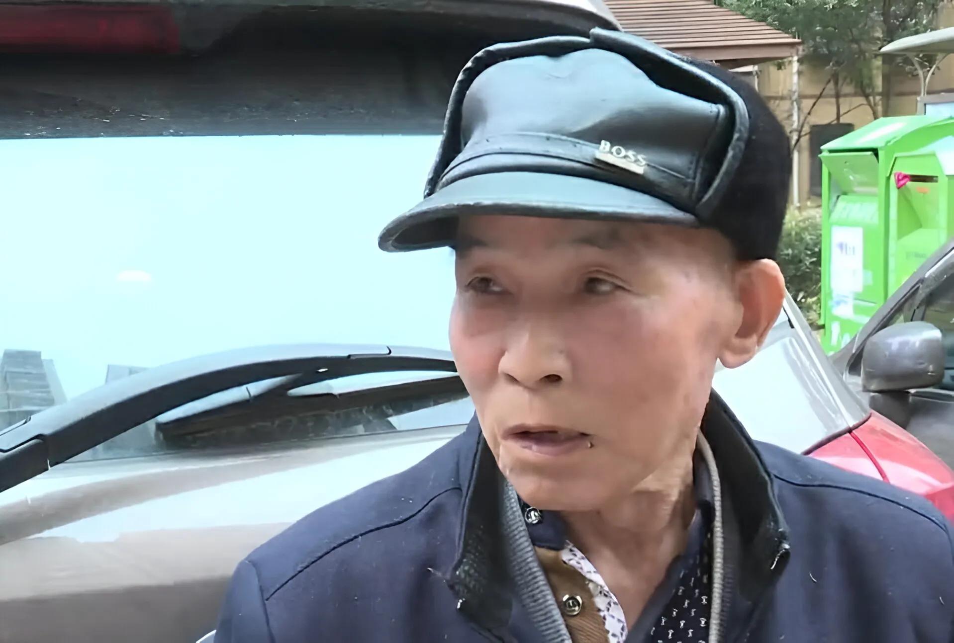 ?84岁老人迷恋50岁女子,竟爬管道下楼约会!