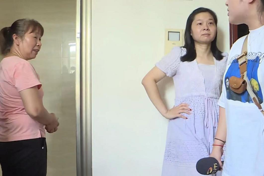 男子拿前妻留下的100万赔偿,和现女友恋爱,又和前女友藕断丝连