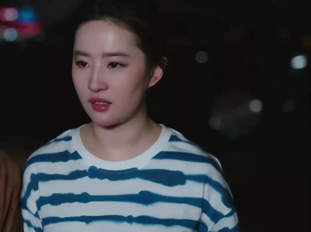 刘亦菲|刘亦菲的容貌和身材,连上两个热搜,做自己就好