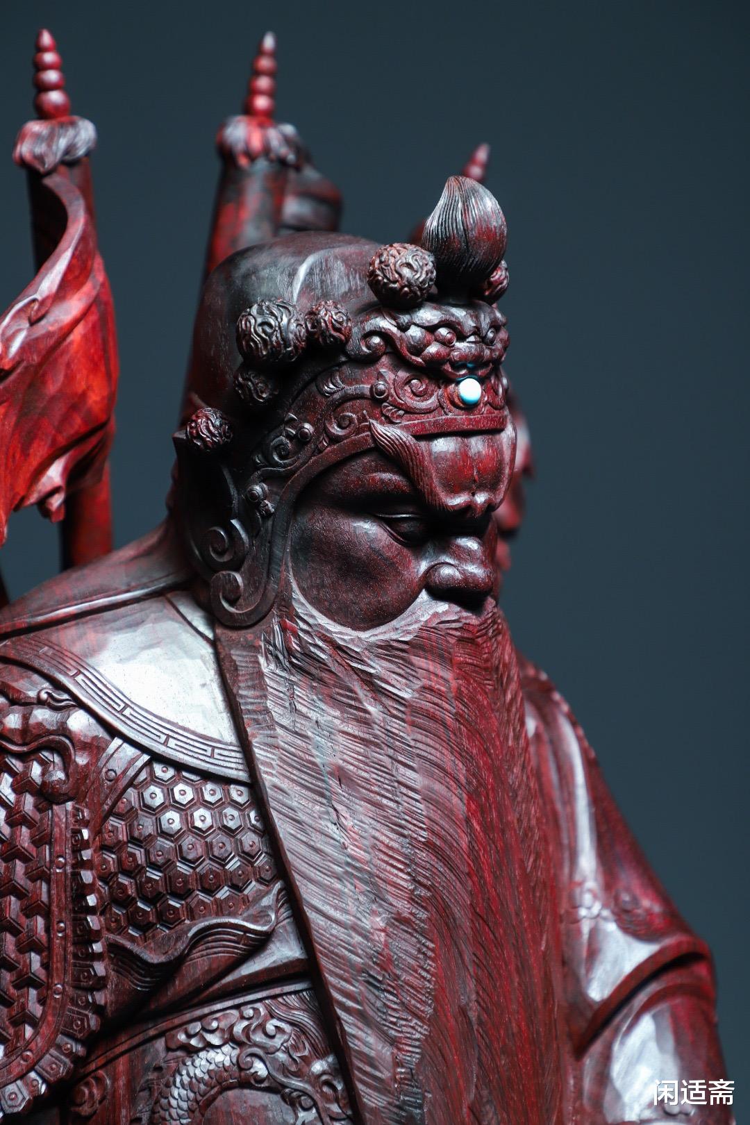 小叶紫檀|威严神韵，小叶紫檀木雕，阵前点兵关公