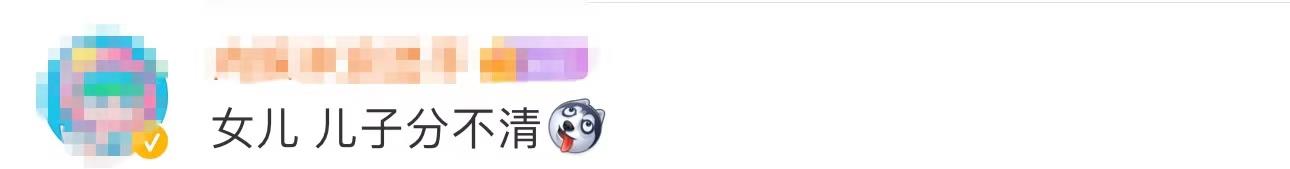 陈小春|陈小春晒儿子近照，长发扎小辫子模样可爱，真儿子养成软妹引热议