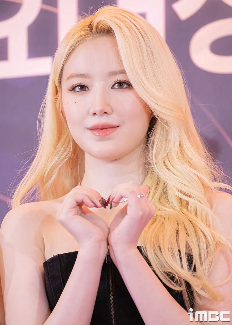 (g)i-dle|gidle歌谣大赏造型服装被指太丑像小龙虾,全靠个人颜值撑起来